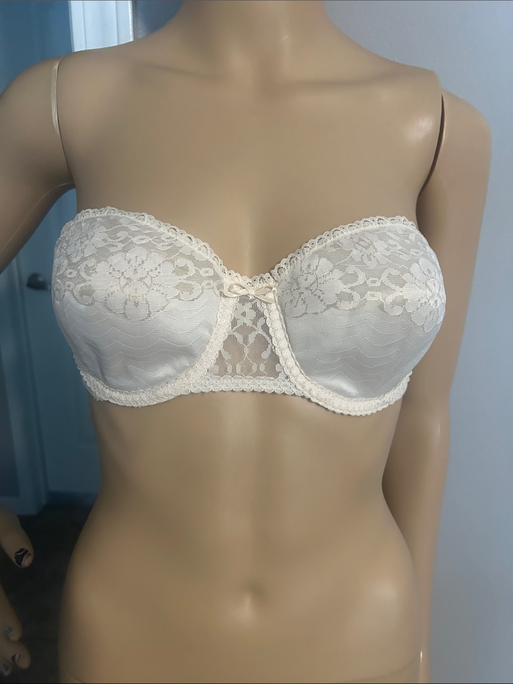 Vintage Union Made USA 🇺🇸 Strapless Lace Balconette Bra in Cream